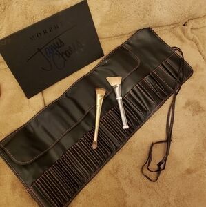 𝅺make up bag for brushes. Hold at least 34 brushes.